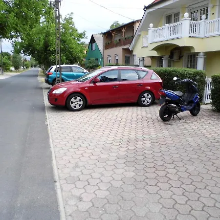 Δωμάτια σε οικογενειακή κατοικία Millennium