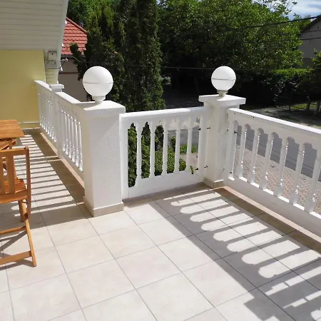 Δωμάτια σε οικογενειακή κατοικία Millennium *